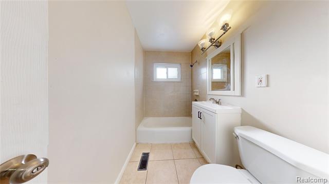 Builiding view fourteen for 733 Livingston, Pontiac, MI. 48340