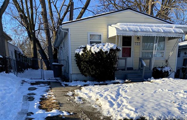 Builiding view one for 733 Livingston, Pontiac, MI. 48340