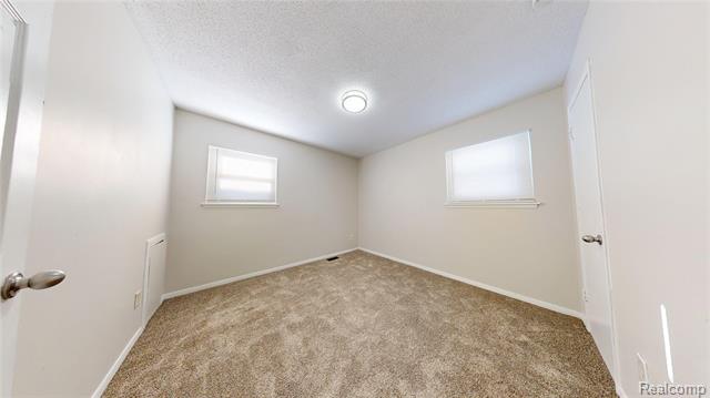 Builiding view ten for 733 Livingston, Pontiac, MI. 48340