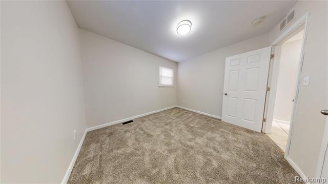 Builiding view thirteen for 733 Livingston, Pontiac, MI. 48340