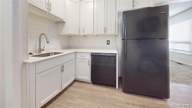 Builiding view two for 733 Livingston, Pontiac, MI. 48340