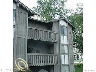 front view for 8385 Pontiac Lake Rd, White Lake, Mi. 48386