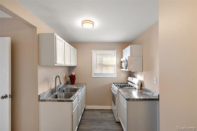 Builiding view fifteen for 45 N Merrimac, Pontiac, MI. 48340