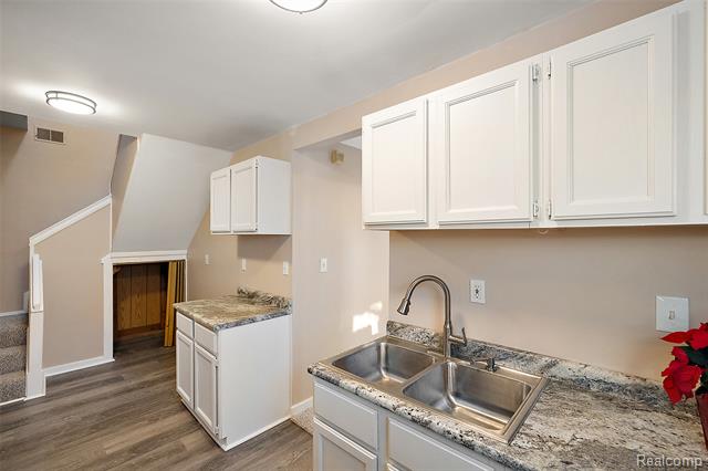 Builiding view nineteen for 45 N Merrimac, Pontiac, MI. 48340