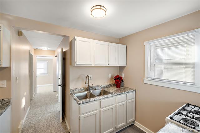 Builiding view seventeen for 45 N Merrimac, Pontiac, MI. 48340