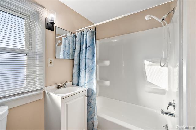 Builiding view thirty seven for 45 N Merrimac, Pontiac, MI. 48340