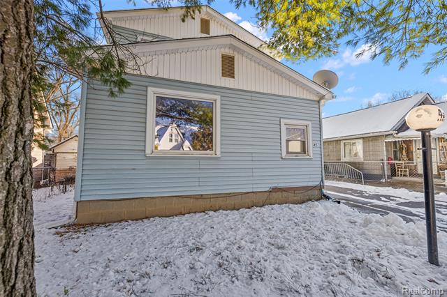 Builiding view two for 45 N Merrimac, Pontiac, MI. 48340