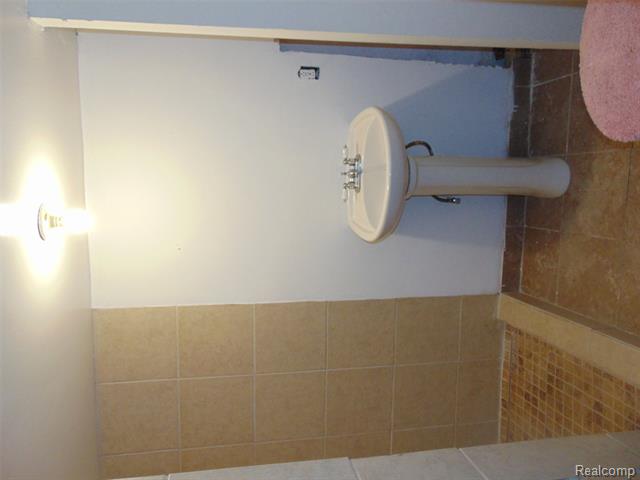 Builiding view eleven for 780 Palmer, Pontiac, MI. 48342