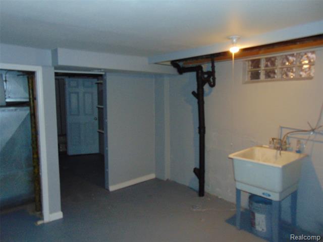 Builiding view fourteen for 780 Palmer, Pontiac, MI. 48342