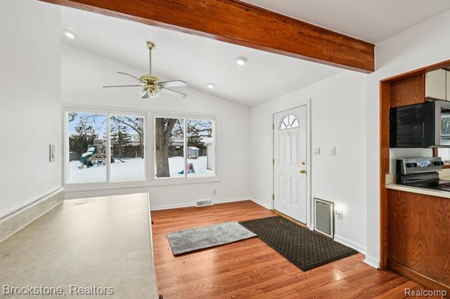 Builiding view eight for 5729 Graves, Waterford, MI. 48327