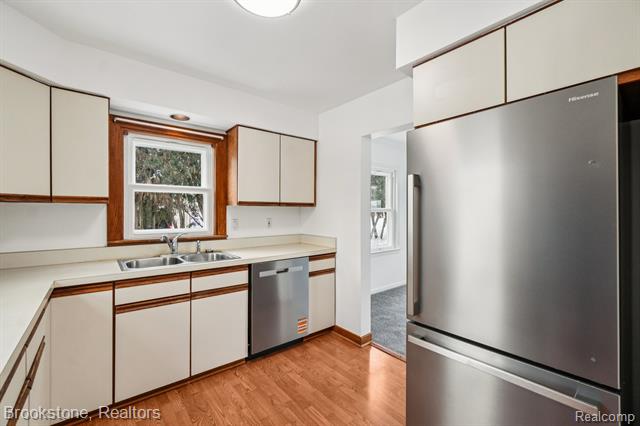 Builiding view eleven for 5729 Graves, Waterford, MI. 48327