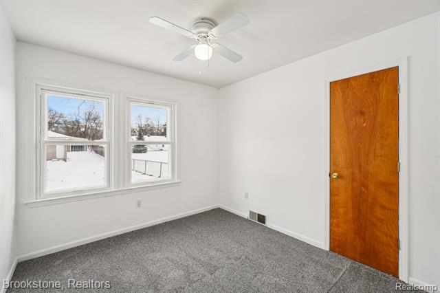 Builiding view fifteen for 5729 Graves, Waterford, MI. 48327