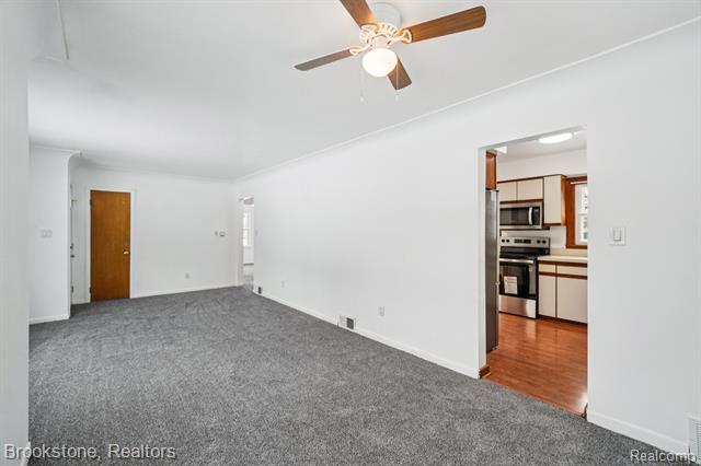 Builiding view five for 5729 Graves, Waterford, MI. 48327