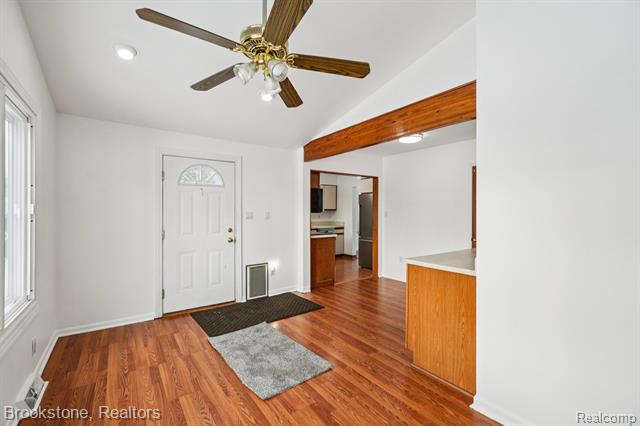 Builiding view nine for 5729 Graves, Waterford, MI. 48327