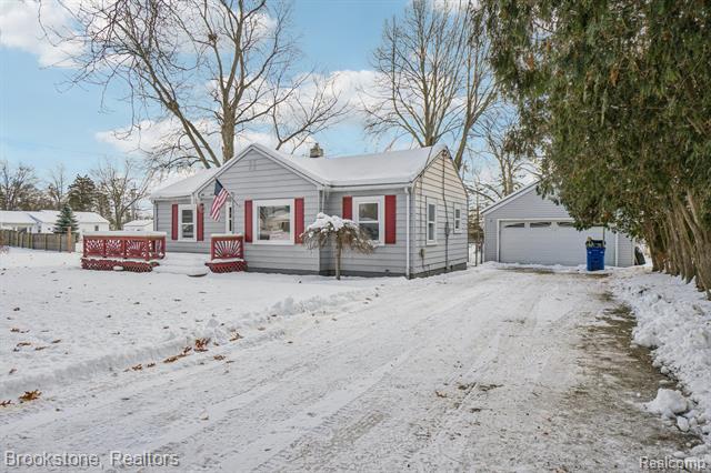 Builiding view one for 5729 Graves, Waterford, MI. 48327