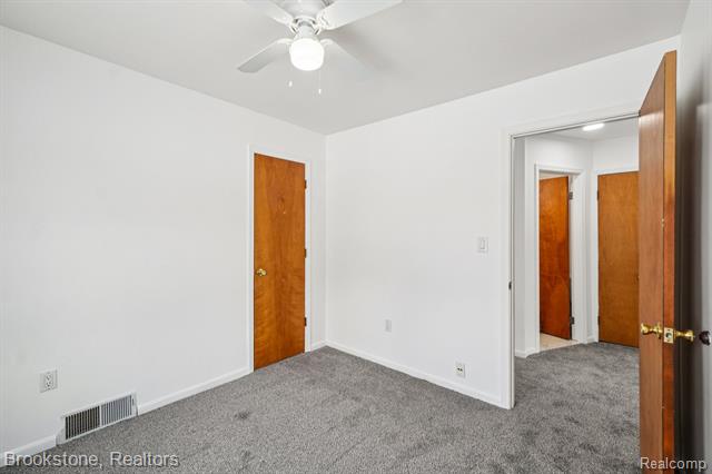 Builiding view seventeen for 5729 Graves, Waterford, MI. 48327