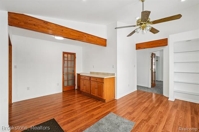 Builiding view six for 5729 Graves, Waterford, MI. 48327