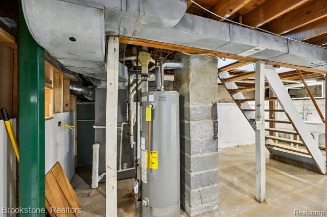 Builiding view twenty four for 5729 Graves, Waterford, MI. 48327