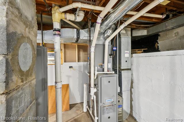 Builiding view twenty three for 5729 Graves, Waterford, MI. 48327