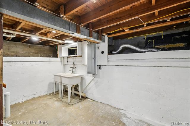 Builiding view twenty two for 5729 Graves, Waterford, MI. 48327