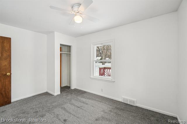 Builiding view twenty for 5729 Graves, Waterford, MI. 48327