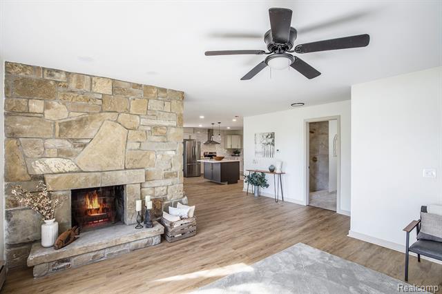 Builiding view four for 3015 Lakeview, Highland, MI. 48356