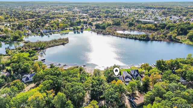 Builiding view twenty nine for 3015 Lakeview, Highland, MI. 48356