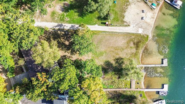 Builiding view twenty seven for 3015 Lakeview, Highland, MI. 48356