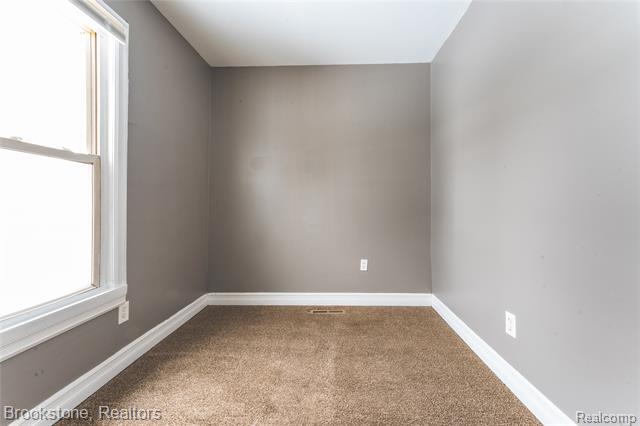 Builiding view eight for 744 Saint Clair, Pontiac, MI. 48340