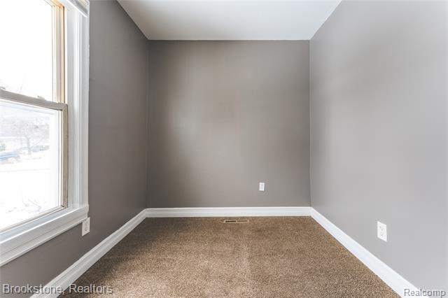 Builiding view nine for 744 Saint Clair, Pontiac, MI. 48340