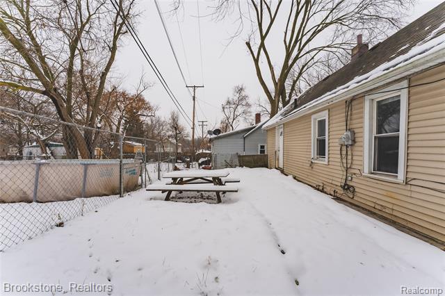 Builiding view three for 744 Saint Clair, Pontiac, MI. 48340