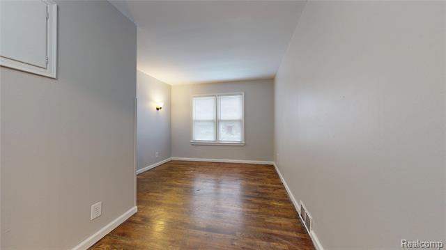 Builiding view eleven for 715 Kenilworth, Pontiac, MI. 48340