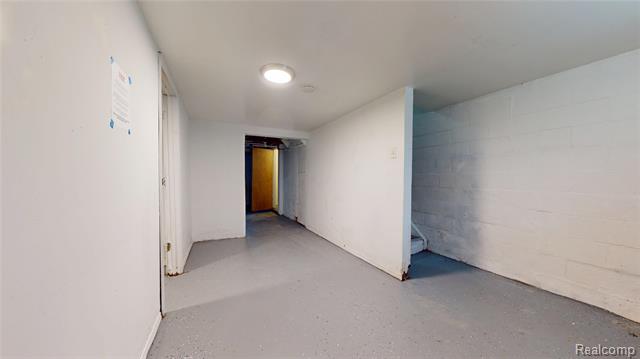 Builiding view fifteen for 715 Kenilworth, Pontiac, MI. 48340