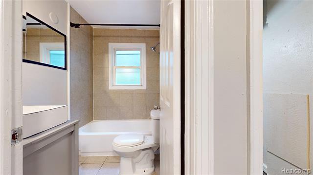 Builiding view five for 715 Kenilworth, Pontiac, MI. 48340