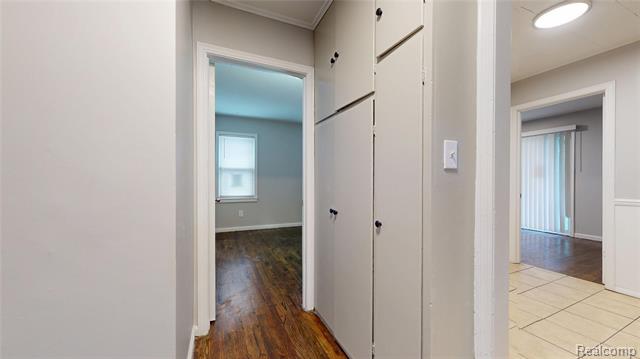 Builiding view four for 715 Kenilworth, Pontiac, MI. 48340