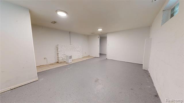 Builiding view seventeen for 715 Kenilworth, Pontiac, MI. 48340