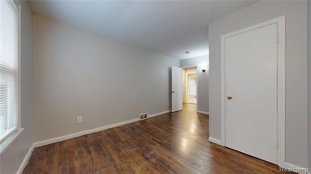 Builiding view twelve for 715 Kenilworth, Pontiac, MI. 48340