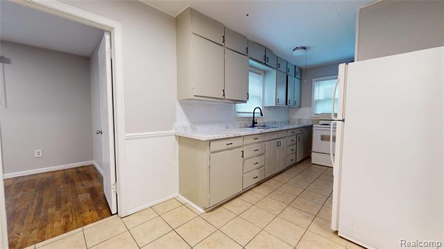 Builiding view two for 715 Kenilworth, Pontiac, MI. 48340