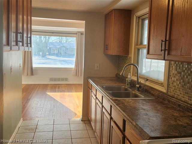 Builiding view four for 5748 Graves, Waterford, MI. 48327