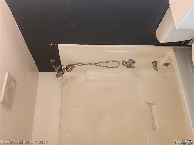 Builiding view seven for 5748 Graves, Waterford, MI. 48327