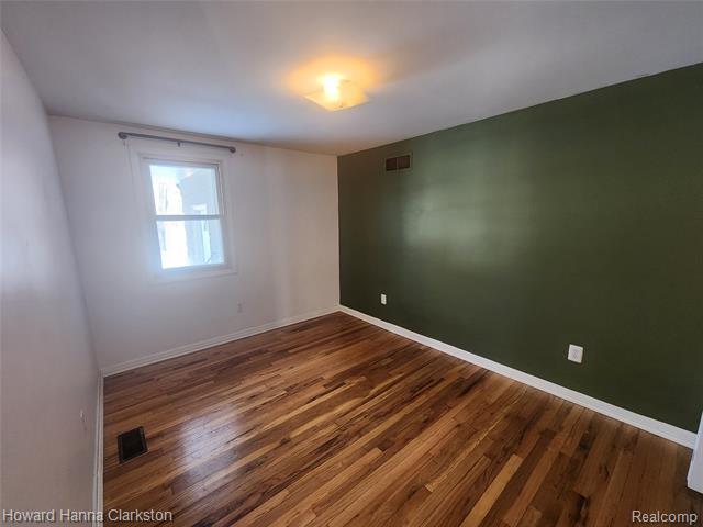 Builiding view six for 5748 Graves, Waterford, MI. 48327