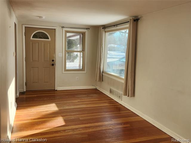 Builiding view two for 5748 Graves, Waterford, MI. 48327