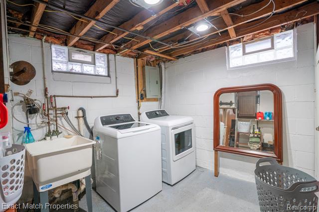 Builiding view fifteen for 102 E Cornell, Pontiac, MI. 48340