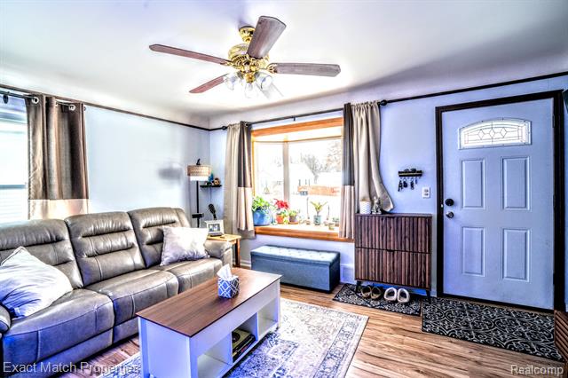 Builiding view five for 102 E Cornell, Pontiac, MI. 48340