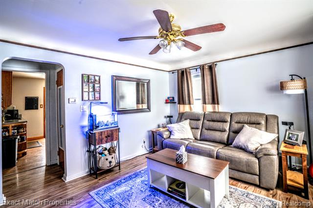 Builiding view four for 102 E Cornell, Pontiac, MI. 48340