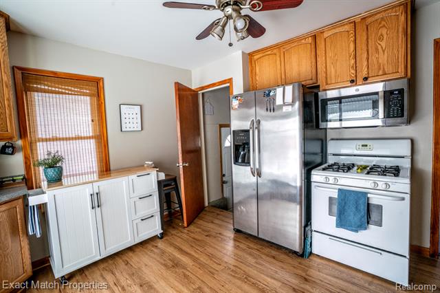 Builiding view nine for 102 E Cornell, Pontiac, MI. 48340