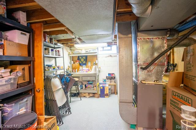 Builiding view seventeen for 102 E Cornell, Pontiac, MI. 48340