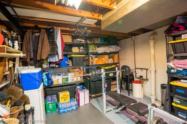 Builiding view sixteen for 102 E Cornell, Pontiac, MI. 48340