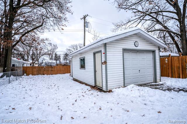 Builiding view three for 102 E Cornell, Pontiac, MI. 48340