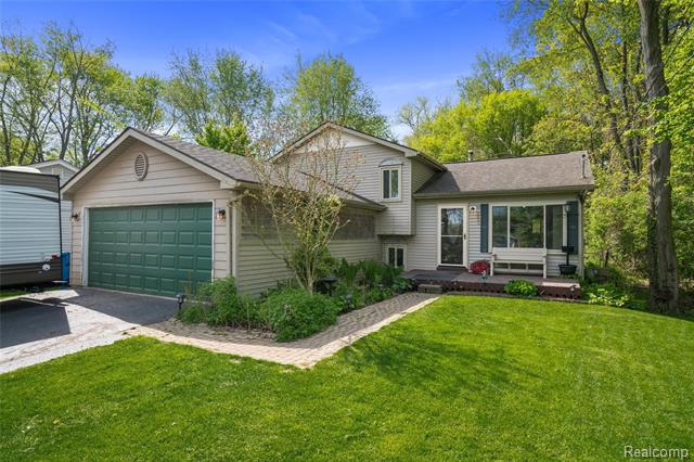 front view for 3489 Lexington Rd, Waterford, Mi. 48328